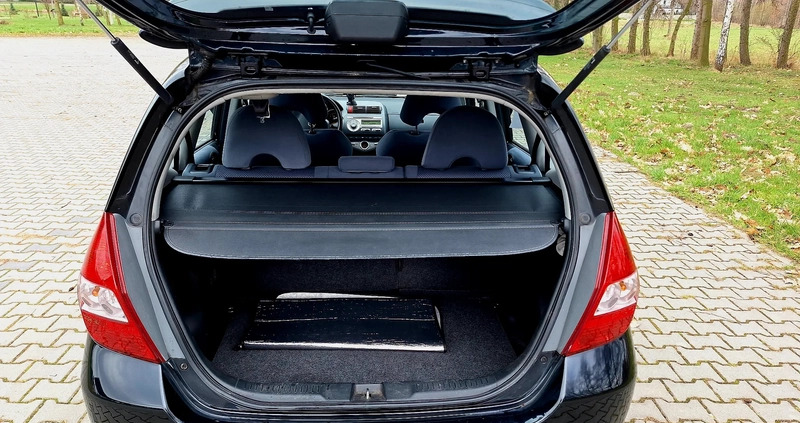 Mercedes-Benz GLE cena 165500 przebieg: 77000, rok produkcji 2016 z Pszczyna małe 211